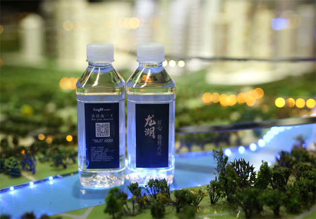 人们对瓶装水的需求也在不断增加,结合国际国内矿泉水产业平均年增长